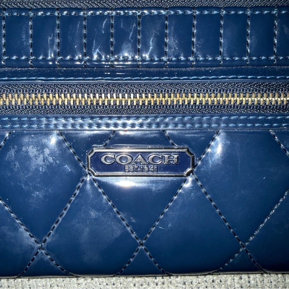 COACH Signature tan and navy blue medium tote with patent leather navy wristlet - Picture 12 of 16